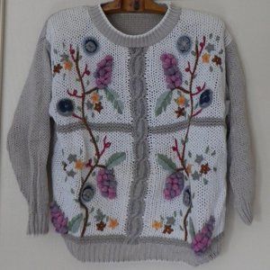 VINTAGE WOMEN'S APPLIQUE SWEATER